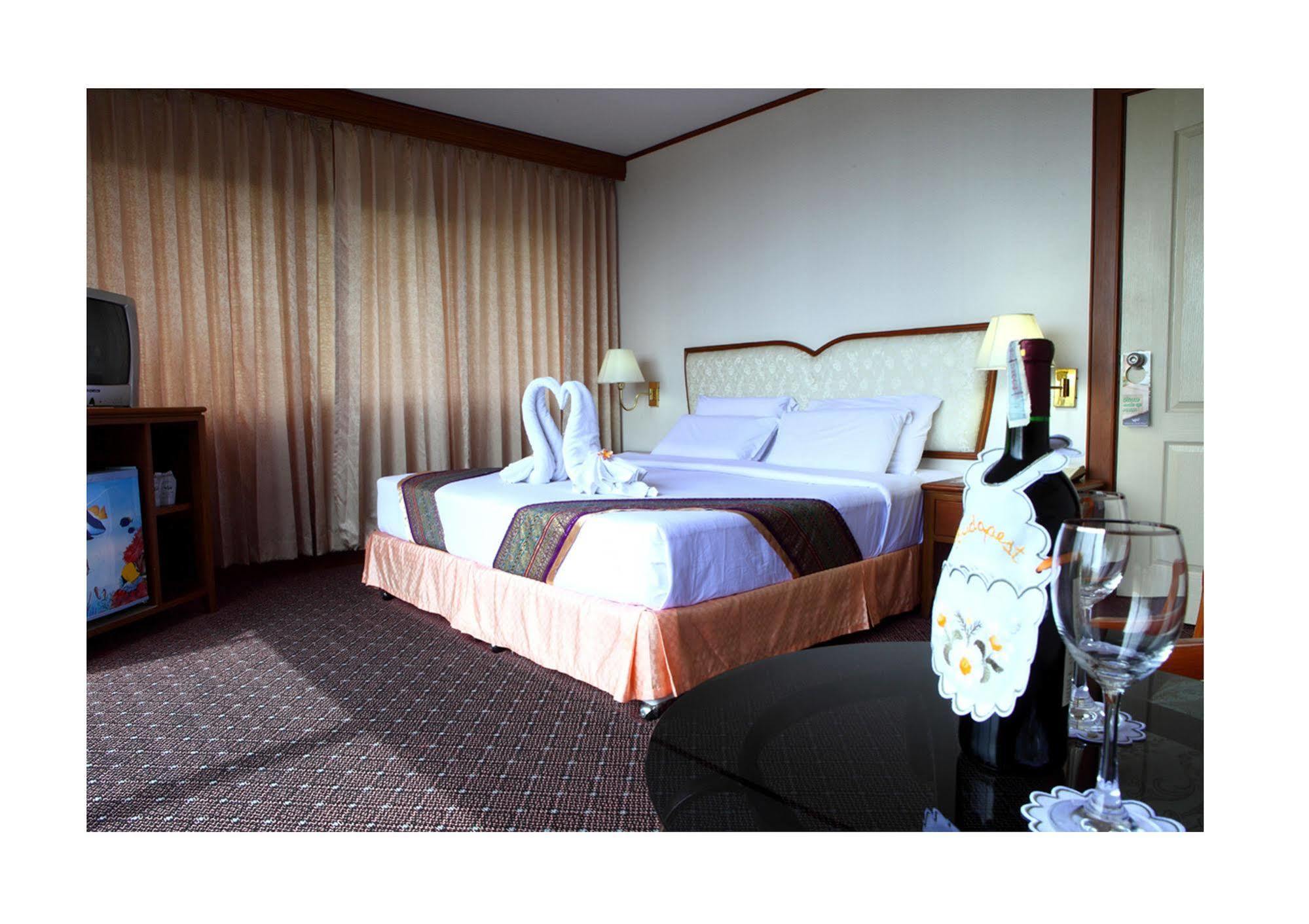 Wattana Park Hotel Транг Екстериор снимка